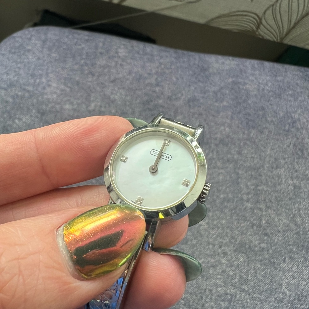 COACH mother of pearl bangle watch - Picture 4 of 5